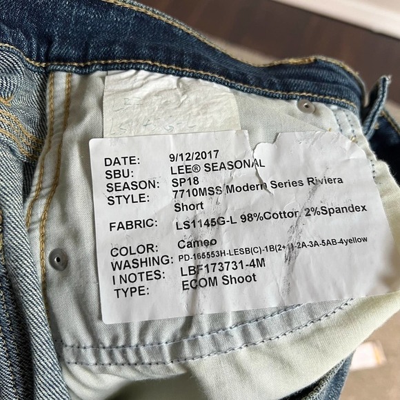 NWOT Lee Modern Series Riviera Shorts Distressed Raw Hem High Rise Women's 4 - Picture 6 of 6